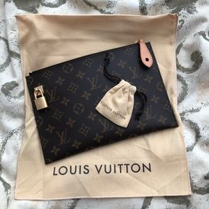 Louis Vuitton Clutch/Wallet